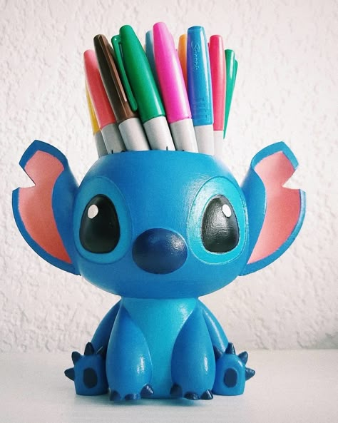 LILO & STITCH ; STITCH pencils holder Disney      Cute Sitting            Scalate to your preference            Scale to your preference Stitch Office Decor, Stitch Clay, Hawaii Bedroom, Diy Crafts Pencil Case, Printer Crafts, Clay Stitch, Pencils Holder, Stitch Merchandise, Stitch Things