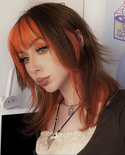 Split Hair Color Ideas Brown, Red Coloured Hair Ideas, Red Bangs With Brown Hair, Orange Grunge Hair, Orange Color Hair Ideas, Brown And Orange Hair Split, Red With Orange Hair, Hair Color Ideas Orange Brown, Hair Colour Ideas Orange