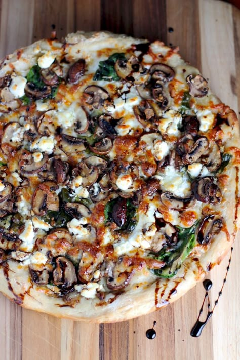 Pizza With Spinach, Mushroom Goat Cheese, Balsamic Mushroom, Balsamic Drizzle, Balsamic Mushrooms, Pizza Lasagna, Goat Cheese Pizza, Pizza Roll, Mushroom Pizza