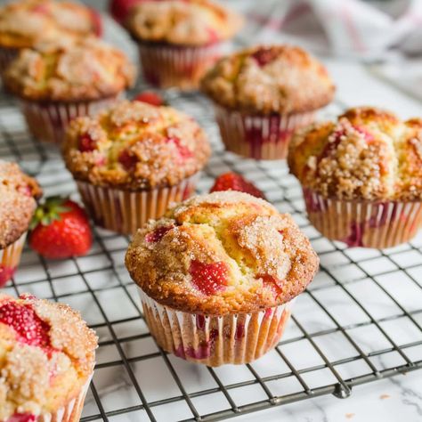 Strawberry muffins with sugar in a white plate stacked Strawberry Muffin, Strawberry Muffin Recipes, Dehydrated Strawberries, Strawberry Muffins, Freeze Dried Strawberries, Food Club, White Plate, Dinner Recipes Crockpot, Frozen Strawberries