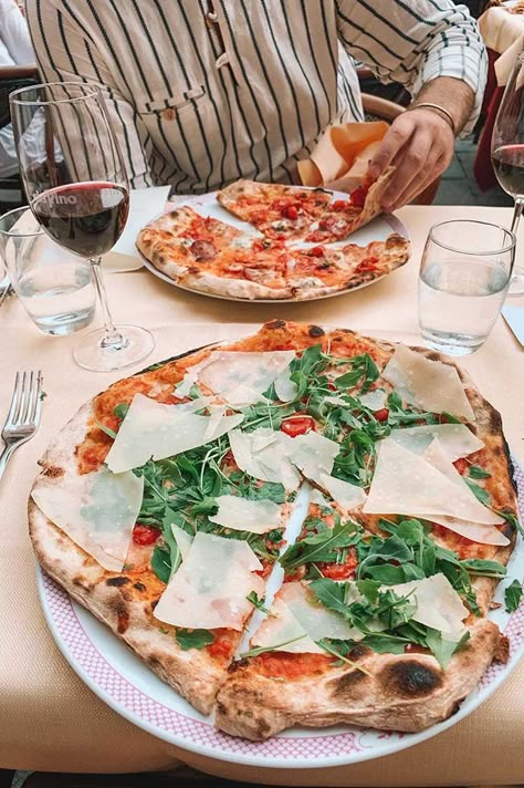 The Ultimate Guide to Eating Like Local in Italy • The Blonde Abroad Blonde Abroad, Reheat Pizza, Cafe Designs, Treviso Italy, Italian Pizza Recipe, Italian Aesthetic, Pizza Bar, Italy Food, Italy Aesthetic