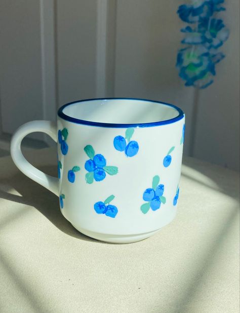 Mug Designs Painted Easy, Simple Cup Painting Ideas, Cute Pottery Cup Painting Ideas, Ceramic Painting Ideas Mugs Aesthetic, Funny Mug Painting Ideas, Drawing Mugs Ideas, Diy Painted Coffee Mugs, Simple Ceramic Mug Designs, Crock A Doodle Pottery Ideas Inspiration