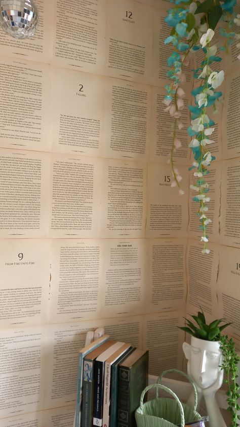 Book Page Bedroom Wall Decor, Book Wallpaper Bedroom, Aesthetic Wall Arts, Room Decor Ideas Bookworm, Wall Book Pages Decor, Wall Decor With Book Pages, Bookworm Room Decor, Literature Room Decor, Decorative Leaves Bedroom