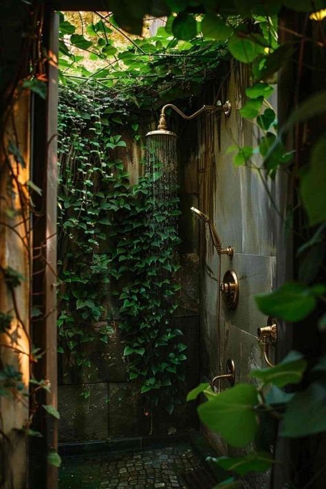 Rainforest Shower Ideas, Outdoor Shower In Garden, Bathroom Outdoor Ideas, Outdoor Shower Tub Ideas, Outdoor Shower Decorating Ideas, Outdoor Shower Garden, Outdoor Shower Under Deck, Hidden Garden Secret Places, Garden Showers Outdoor