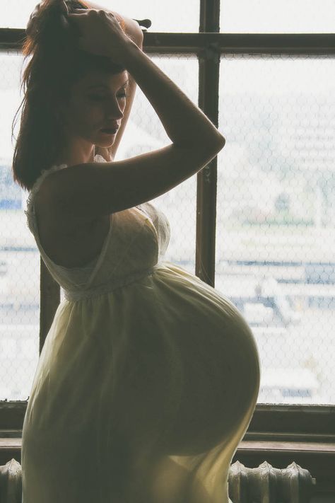 Pregnant Belly Huge, Twin Pregnancy Belly, Pregnant Bellies, Pregnancy Belly Photos, Pregnant Model, Belly Photos, Pregnancy Art, Beautiful Pregnancy, Pregnancy Belly