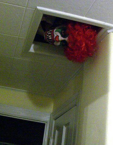 that's messed up! Take an air vent down and add a creepy mask....AWESOME Dekorasi Halloween, Halloween Party Decor Diy, Haunted House Ideas, Easy Diy Halloween Decorations, Halloween Decor Diy, Easy Halloween Decorations, Adornos Halloween, Halloween Haunted House, Halloween Prop