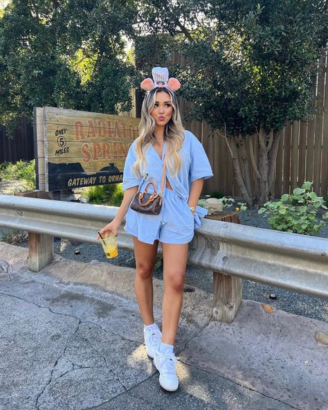 Trendy Disney Outfits, Disney Outfits Summer, Epcot Outfit Ideas, Epcot Outfit, Magical Fashion, Disney Park Outfit, Disney Attire, Disney Trip Outfits, Disney Outfits Women