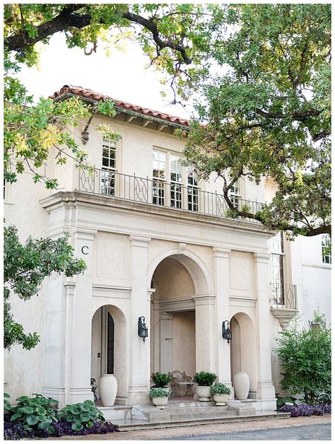 Commodore Perry Estate Engagement | Austin, Texas | Kelly Costello Photography Commodore Perry Estate, Evening Walk, Austin Wedding Photographer, Austin Wedding, Photography Website, Wedding Locations, Austin Texas, Engagement Photos, Destination Wedding