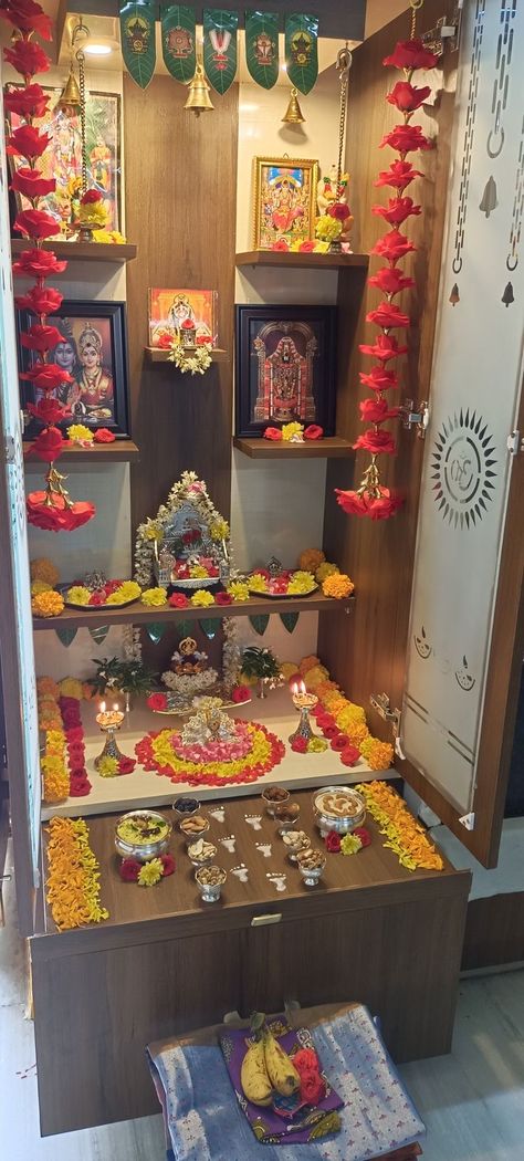 Interior Mata Design, Small Shivling At Home, Home Pooja Decoration, Pooja Ghar Decoration Ideas, Devudi Mandiram Designs, Pooja Room Decoration Ideas With Flowers, Temple Decoration Indian, Temple Ideas For Home, Pooja Mandir With Doors