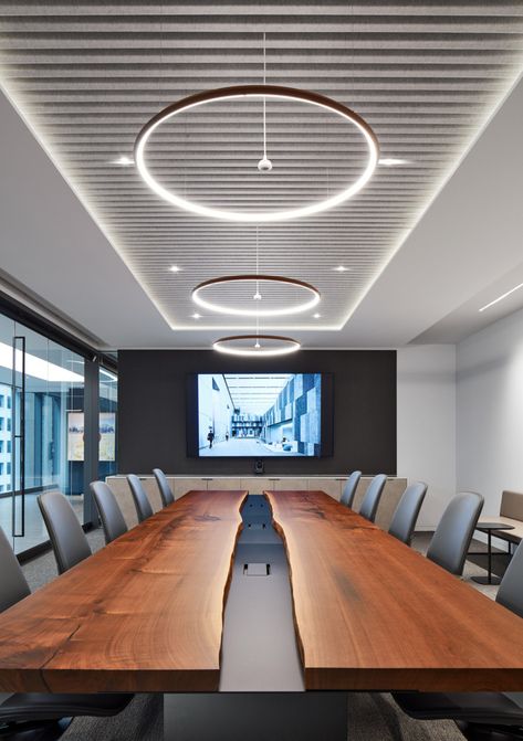 Office Buildings Interior, Conference Room Chandelier, Sales Room Design, Modern Office Designs, Corporate Conference Room Design, Company Design Office, Modern Meeting Room Design, Conference Room Design Creative, Company Meeting Room