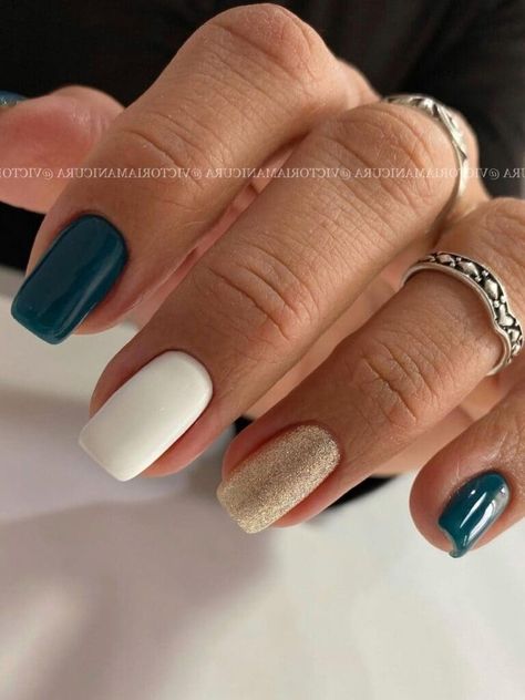 Emerald Green Nail Polish, Emerald Green Nails, White Nails With Gold, Emerald Nails, Teal Nails, Dark Green Nails, Glitter Manicure, Solid Color Nails, Nail Drills