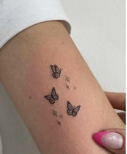 Coraline Flash Tattoo, Coraline Flash, Flash Tattoo Ideas, Butterfly Tattoos On Arm, Basic Tattoos, Feel Deeply, Small Girly Tattoos, Tato Henna, Pretty Hand Tattoos