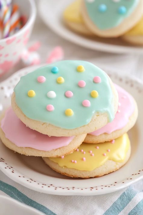 Sugar cookie icing that hardens Soft Sugar Cookie Icing, Royal Icing That Hardens, Icing For Cookies That Hardens, Powered Sugar Icing, Hard Icing For Cookies, Cookie Glaze That Hardens, Hard Sugar Cookie Icing, Sugar Cookie Icing That Hardens, Sugar Cookie Icing Recipe That Hardens