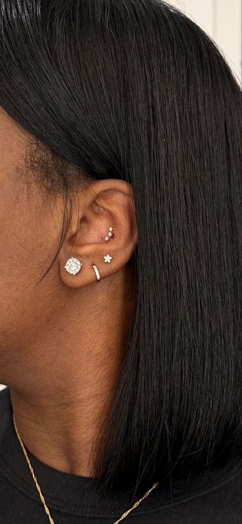 Jordyn Woods Ear Piercings, Ear Inspo Piercing, Daith Piercing Black Women, 2nd Ear Piercing Ideas, Ear Piercings Black Women, Ear Piercing Ideas Classy, Ear Piercing Ideas Aesthetic, Dainty Ear Piercings, Piercing Styling