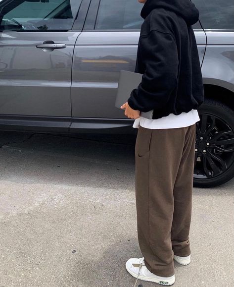 Brown Sweats Outfit Men, Sweatpant Outfits For Men, Mens Sweatpants Aesthetic, Brown Sweatpants Outfit Men, Straight Leg Sweatpants Outfit Men, Oversized Sweatpants Outfit Men, Mens Outfit Sweatpants, Stylish Sweatpants Outfits Men, Men Sweat Pants Outfit Mens Fashion