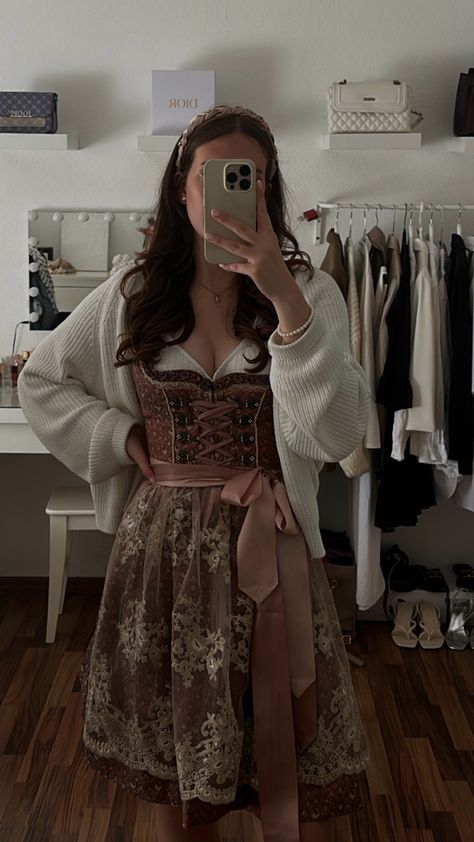 #dirndl #dirndlaesthetic #wiesn #oktoberfest Dirndl Aesthetic, Austria Outfit, Oktoberfest Dress, Dirndl Outfit, German Outfit, Oktoberfest Outfit, German Fashion, Me! Me! Me!, Aesthetic Clothes