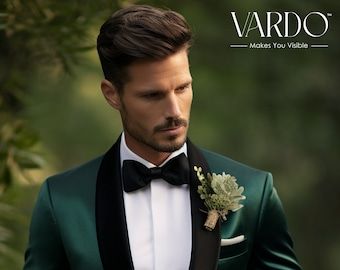 Groomsmen Attire With Emerald Green, Emerald Green And Black Suit Men, Mens Emerald Green Suit, Emerald Green Tuxedo Wedding Groom, Wedding Suits Groom Emerald Green, Emerald Green Groomsmen Suits, Green Men’s Wedding Suit, Emerald Green Mens Suit Wedding, Dark Green Tux Wedding