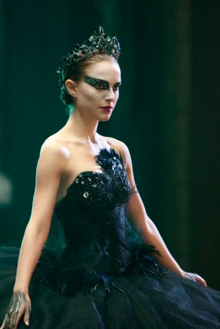 Psychological Horror Movies, Black Swan Halloween, Swan Halloween, Natalie Portman Black Swan, Halloween Costumes For Brunettes, Partner Halloween Costumes, Horror Movies To Watch, Black Swan Movie, Nina Sayers