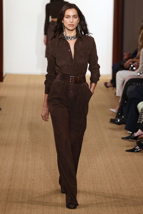 Ralph Lauren Fall 2024 Collection Ralph Lauren 80s Fashion, Ralph Lauren Runway 2024, Ralph Lauren Christmas Photoshoot, Ralph Lauren Work Outfits, English Heritage Fashion, Ralph Lauren Thanksgiving, Ralph Lauren Fall 2024, Natural Dramatic Style, Ralph Lauren Inspired Outfits