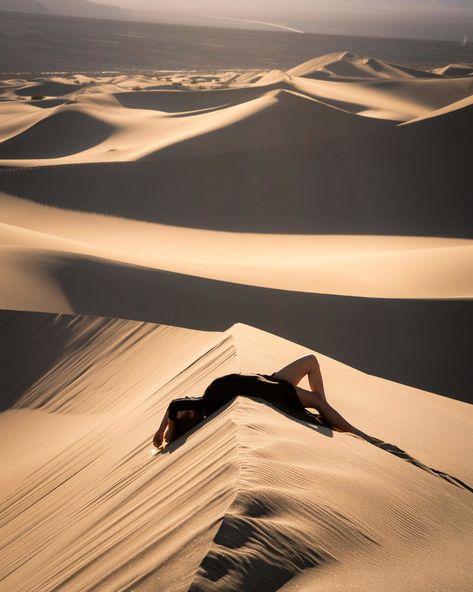 Blog - Jess Wandering Jess Wandering, Desert Photoshoot Ideas, Sand Dunes Photoshoot, Desert Photoshoot, Desert Photography, Photographie Portrait Inspiration, Egypt Travel, In The Desert, Luxor