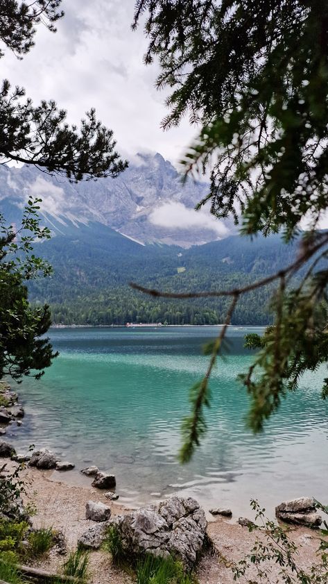 Lake Eibsee in the Bavarian Alps, directly at the bottom of the Zugspitze Lake Plants, Lake Eibsee, Places To Visit In Germany, Bavarian Alps, Lake Day, Nature Places, Nike Wallpaper, Landscape Nature, Draco Malfoy