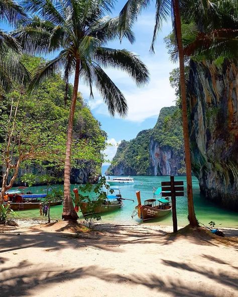 Koh Lao Lading is an amazing island located in the arcipelago in Krabi Province. It is small but very beautiful and unique and it's worth a visit.Photo @alluring_islands #island life# beautiful places#travel bucket list #nature photography Visit Thailand, Phuket Thailand, Dream Travel Destinations, Tourist Places, Most Beautiful Beaches, Krabi, Beautiful Places To Travel, Beautiful Places To Visit, Thailand Travel