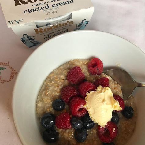 7 Likes, 1 Comments - Mike & Enza (@ukvacationsafloat) on Instagram: “#Fall is #porridge season but there’s no need to leave it functional! #canadian #steelcutoats…” Steel Cut Oats, Acai Bowl, Oatmeal, Healthy Food, Recipes To Cook, Low Carb, Cooking Recipes, The Day, Healthy Recipes