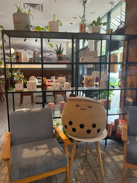 #boba #squishmallows #thaitea #drinks #storedecor #plants Boba Store Aesthetic, Aesthetic Boba Shop, Boba Shop Aesthetic, Boba Business, Boba Place, Boba Store, Aesthetic Boba, Tea And Milk, Bubble Tea Flavors