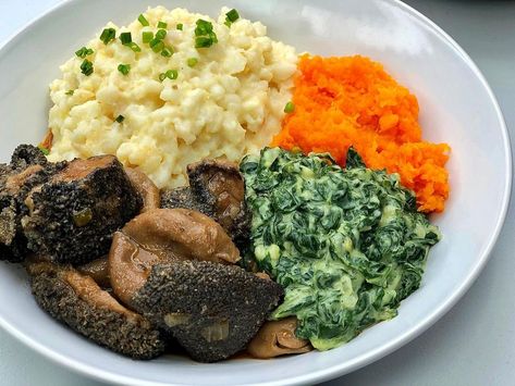 African Lunch Ideas, Creamy Samp Recipe, Colorful Meals, Comfort Eating, Meal Plate, Email Communication, South African Dishes, Food To Gain Muscle, African Recipes Nigerian Food