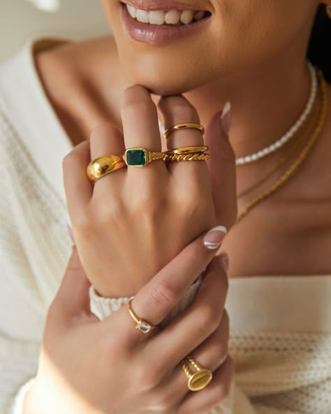 Ring Model Photography, Jewllery Ideas Photography, Jewelry Photoshoot Model, Jewelry Photography Model, Jewelry Aesthetic Photography, Jewelry Model Poses, Jewelry Model Photography, Jewellery Product Shoot, Jewelry Shoot Ideas