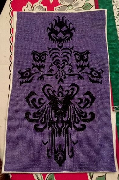 Disney Haunted Mansion Cross Stitch - NEEDLEWORK Haunted Mansion Cross Stitch, Heart Shaped Crayons, Foolish Mortals, Witchy Goth, Disney Haunted Mansion, Beadwork Embroidery, Rubber Stamp Art, Spooky Decor, Art Paper Craft