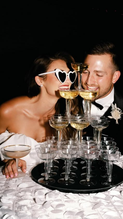 Glam Black Tie Wedding, After Party Wedding Photography, City Lovers Aesthetic Wedding, Bridal Party With Sunglasses, Nye Wedding Photos, Champagne Tower Photoshoot, Funky Wedding Photos, Nye Wedding Aesthetic, Rockstar Wedding Aesthetic