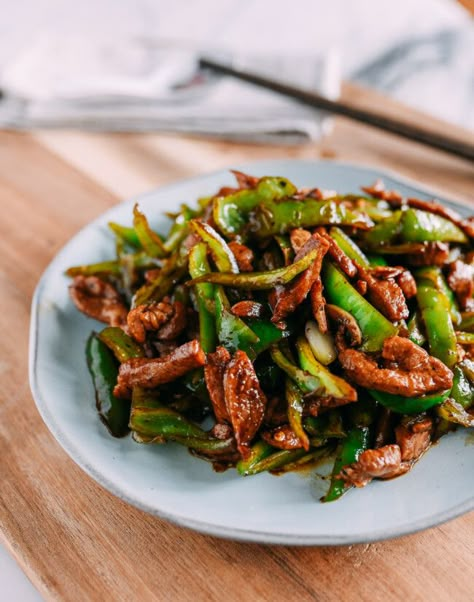 Pepper Pork Stir Fry, Green Pepper Stir Fry, Pork Shoulder Stir Fry Recipes, Pork And Pepper Stir Fry, Stir Fry Pork Recipe, Pork Belly Stir Fry, Woks Of Life Recipes, Pepper Stir Fry, Chermoula Sauce