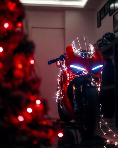 Christmas Motorcycle Wallpaper, Christmas Bike, Biker Christmas, Christmas Motorcycle, Christmas Cars, Bike Wallpaper, Motorcycle Christmas, Moto Ducati, Motocross Love