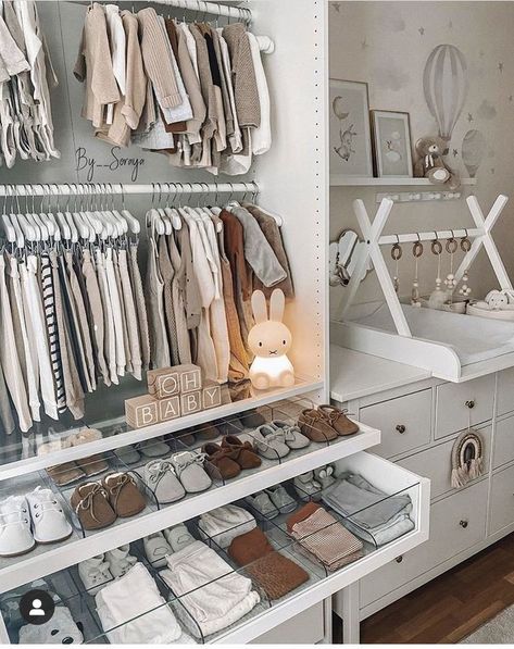 Baby Room Closet, Newborn Room, Cozy Baby Room, Baby Nursery Inspiration, Baby Room Organization, Baby Room Neutral, Baby Room Themes, Baby Boy Room Decor, Nursery Closet