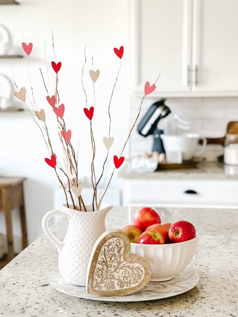 Simple DIY valentines day decor Valentine’s Day House Decor Ideas, Valentines Decorations For Kitchen, House Valentine Decorations, Valentines Day Decorations Simple, Valentine Boho Decor, Diy Valentines Garland Simple, Valentines Minimalist Decor, Valentine's Party Decor, Aesthetic Valentines Day Decor