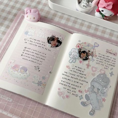 Study Book Ideas, Cute Diary Ideas Journals, Sanrio Journal Ideas, Enhypen Jewelry, Kawaii Journal Ideas, Pink Journal Ideas, Note Book Aesthetic, Cute Journal Ideas Aesthetic, School Notes Ideas