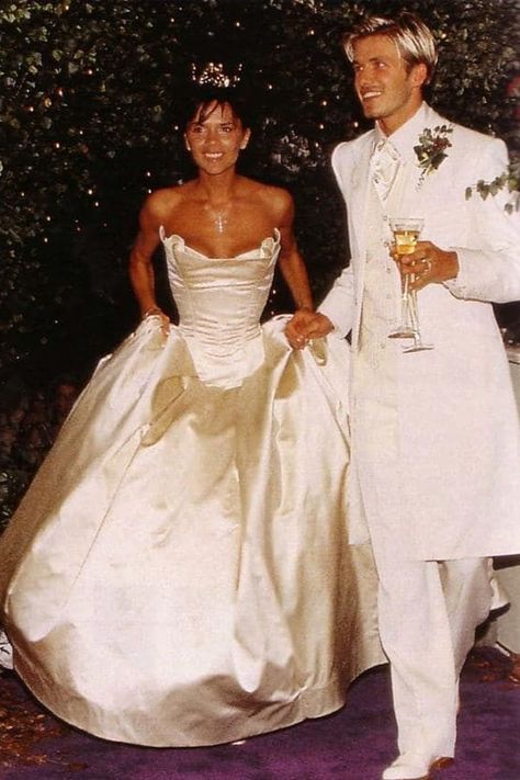 90’s Wedding Dress, Early 2000s Wedding Dress, Vera Wang Wedding Dress Vintage, David Beckham Wedding, 90s Wedding Aesthetic, Victoria Beckham Wedding Dress, Wedding Dress 90s, Victoria Beckham Wedding, Beckham Wedding