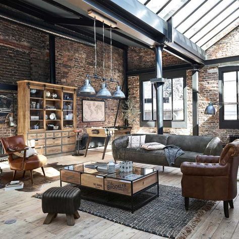 Decoración de interiores: 10 errores que debes evitar, si eliges el estilo industrial para tu casa - Foto 10 Masculine Living Rooms, Vintage Industrial Decor, Industrial Livingroom, Vintage Industrial Furniture, Industrial Living, Industrial Interior Design, Industrial Interiors, Industrial Home, Brick Walls