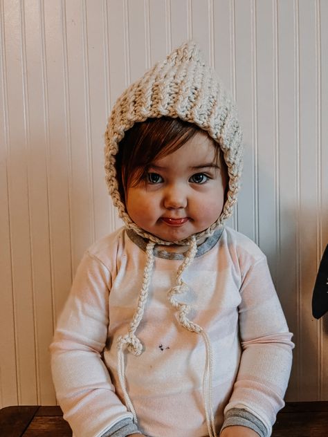 Chunky Knit Baby Hat, Knit Baby Bonnet Pattern Free, Knit Bonnet Pattern Free, Baby Bonnet Pattern Free, Free Chunky Knitting Patterns, Knit Baby Bonnet, Baby Bonnet Pattern, Knitted Bonnet, Knit Bonnet