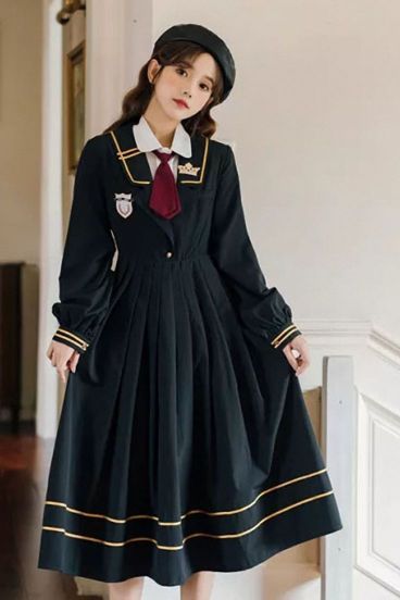 Winter Fashion Outfits For Work, Dresses Korean Style, Fashion Week Aesthetic, Fashion Designer Aesthetics, School Uniform Dress, Fashion Tattoo, Fashion Outfits Winter, School Uniform Fashion, Fashion Outfits Summer