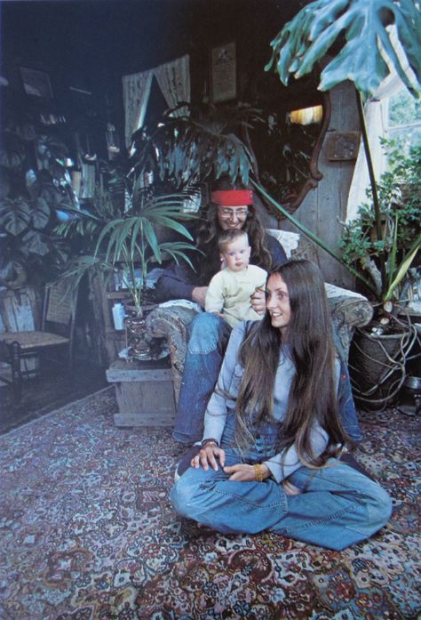 Hippie Couple, Hippie Commune, Mundo Hippie, Art Hippie, Boho Chique, Hippie Lifestyle, Hippie Aesthetic, Hippie Culture, 70s Aesthetic