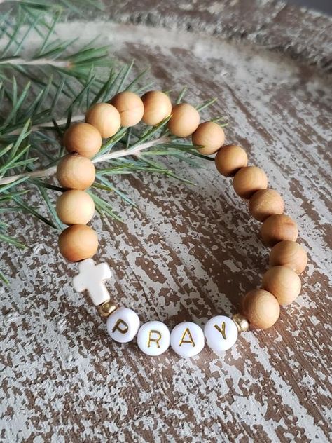 God Bracelet Ideas, Church Bracelets, Handmade Bracelets Ideas Beads, Christian Bracelet Ideas, Letter Bracelet Beads Ideas, Pray Bracelet, Bible Necklace, Word Bracelets, Letter Bead Bracelets