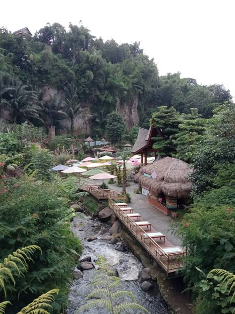 Tropical Resort Design, Japan Bedroom, Nature Cafe, Balinese Architecture, Riverside Cafe, Riverside Village, Dreams Resorts, Resort Ideas, Outdoor Restaurant Design