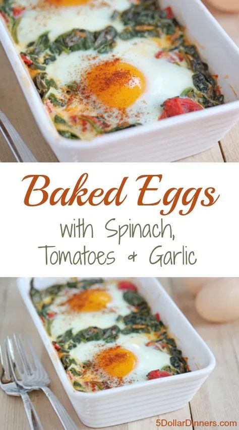 Baked Eggs Recipe with Spinach and Tomatoes - $5 Dinners Powerlifting Diet, Baked Eggs With Spinach, Egg Baked, Eggs With Spinach, Egg Benedict, Baked Eggs Recipe, Spinach Tomato, Muffins Breakfast, Spinach Egg