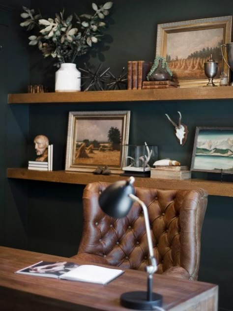 Dads Office, Studio In Casa, Masculine Office, Basement Office, Interior Vintage, Office Inspo, Office Makeover, Modern Home Office, Home Office Setup