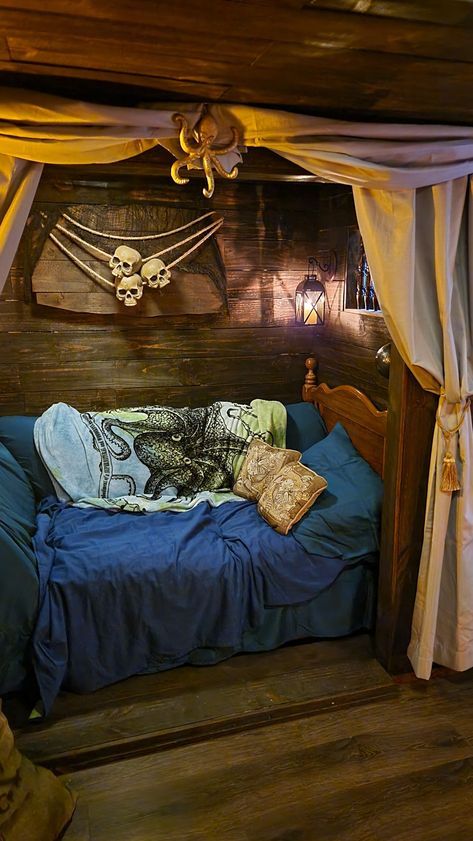 Pirate Aesthetic Room, Pirate Theme Bedroom, Pirate Furniture, Captain Quarters, Pirate Home Decor, Pirate Themed Bedroom, Pirate Vbs, Caribbean Bedroom, Pirate Room Decor