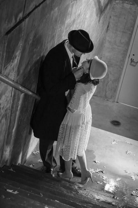 1930s Couple Aesthetic, Vintage 1920s Photos, 1920 Romance Aesthetic, 20s Couple Aesthetic, Great Gatsby Photoshoot Couple, 1920s Photo Shoot Ideas, 1920s Photography Vintage Photos, 1920 Engagement Photos, 1920 Couple Photoshoot