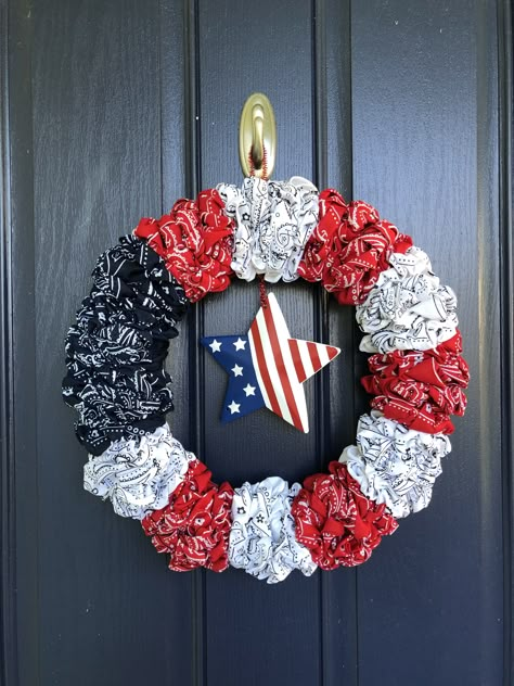 Patriotic Bandana Wreath, Patriotic Bandana Wreath Diy, Red White And Blue Bandana Wreath, Bandana Wreaths How To Make, Diy Bandana Wreath, Bandana Wreath Diy How To Make, Bandana Wreath Ideas, Crafts With Bandanas, Bandana Wreath Diy 4th Of July