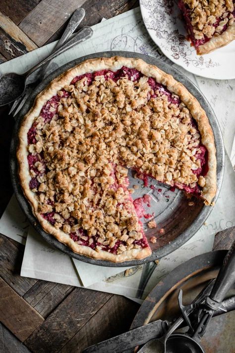 Raspberry Crumb Pie Recipe, Raspberry Pie With Crumb Topping, Raspberry Cream Crumble Pie, Red Raspberry Pie Recipes, Homemade Raspberry Pie, Cherry Raspberry Pie, Apple Raspberry Pie, Easy Raspberry Pie, Homemade Raspberry Pie Filling